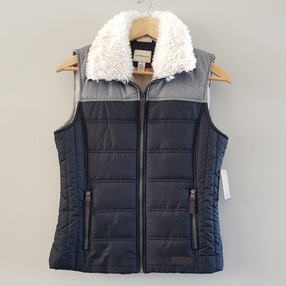 GH Bass Jackets & Blazers - G.H. BASS Black Chevron Faux Fur Zip-Up Vest, Sz S